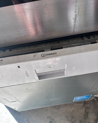 Lavastoviglie indesit