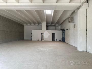 NEGOZIO A CASTIGLIONE DELLE STIVIERE