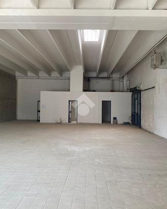 NEGOZIO A CASTIGLIONE DELLE STIVIERE