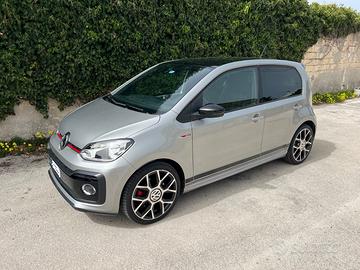 VOLKSWAGEN up GTI