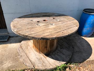 Ruota/tavolo in legno per giardino