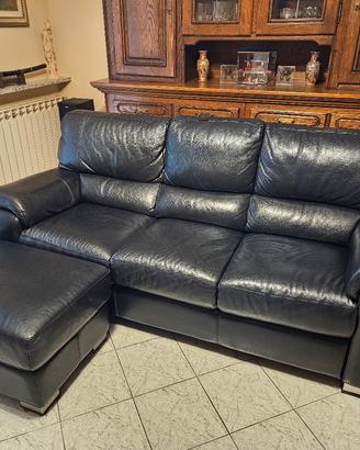 Divano Chateau d'Ax in vera pelle nera con pouf