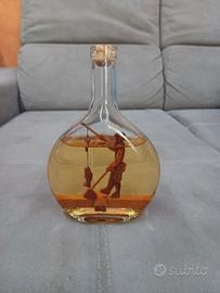 bottiglia con liquore 