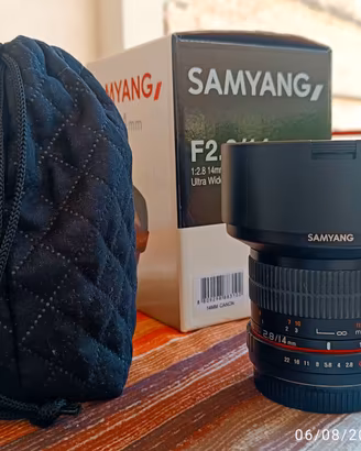Samyang 14 mm F2 8 attacco Canon