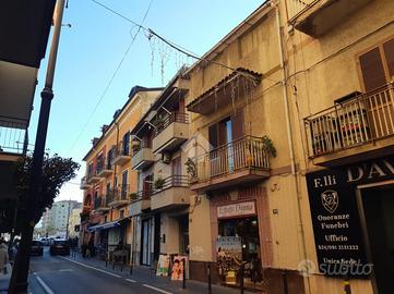 2 LOCALI A NOCERA INFERIORE