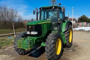 John Deere 6820