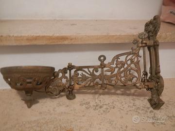 Rara applique da muro in ghisa in stile Vittoriano