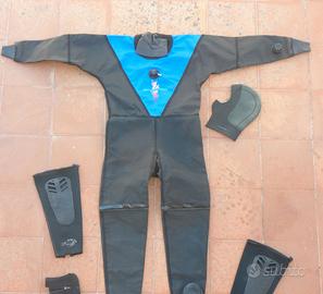 Muta subacquea stagna