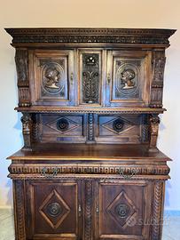 CREDENZA ANTICA IN NOCE INTAGLIATO