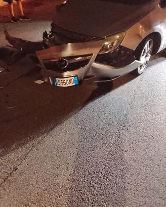 Opel Astra incidentata