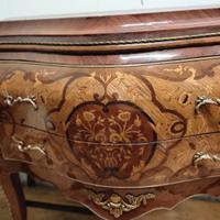 Comò e 2 comodini in legno, stile barocco