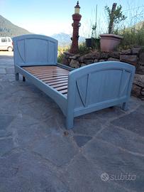letto in legno massiccio
