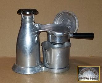 VESUVIANA . Vecchia Caffettiera in alluminio