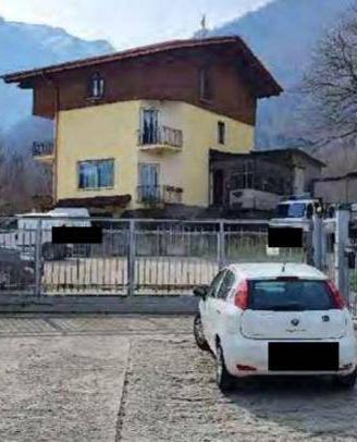 Immobile in asta di 509 m² con 5 locali a Malonno