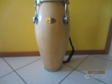 Strumento musicale tamburo a mano