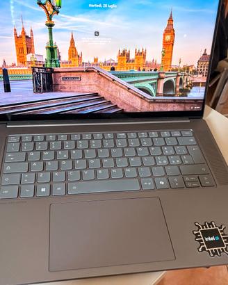 Lenovo Yoga Slim 7 15ILL9 - Intel Core Ultra 7 258