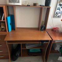 Scrivania in legno