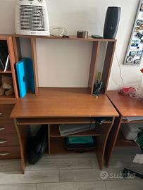 Scrivania in legno