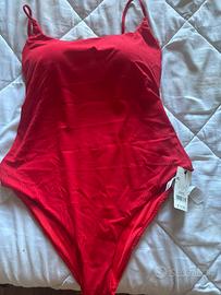 Costumi nuovi con cartellino