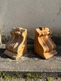 Coppia capitelli in legno