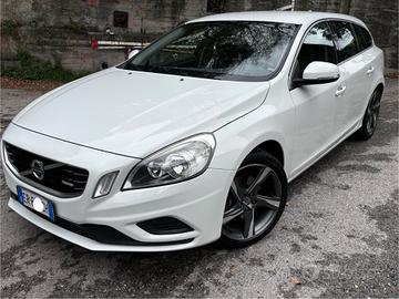 Volvo V60 D3 R-design Kinetic