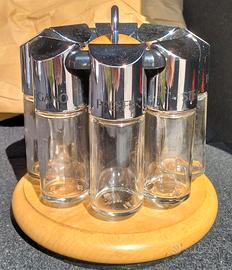 Portaspezie con base in legno