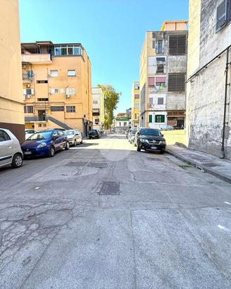 2 LOCALI A NAPOLI