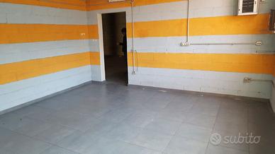 Via Aterno Locale commerciale con ufficio e magazz