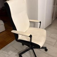 sedia bianca di lavoro in pelle finta