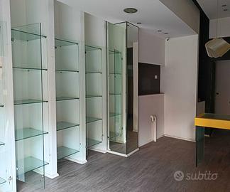 Bari Carrassi via G.Petroni Libero Locale commerci