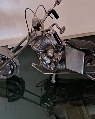 Modellino artigianale di motocicletta in ferro