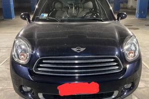 mini countryman blu con tettuccio apribile
