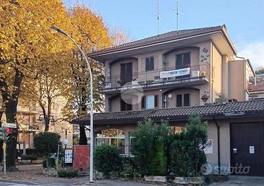 4 LOCALI A SEREGNO