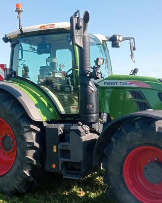 trattore Fendt 720