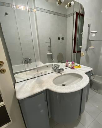 Mobile da bagno con specchio