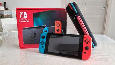 Nintendo Switch + custodia  e accessori 