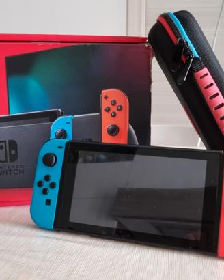 Nintendo Switch + custodia  e accessori 