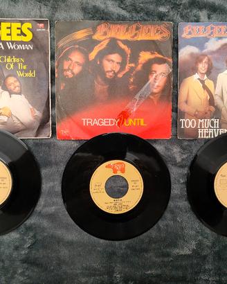 Tre vinili 45 giri dei Bee Gees con custodie
