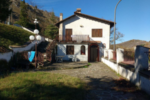 Villa a Tagliacozzo (AQ) mq. 200 ca. - . 168.000