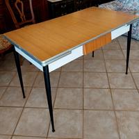 Tavolo vintage in formica 