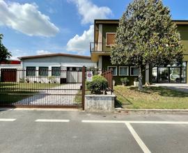 Immobile commerciale con capannone e abitazione