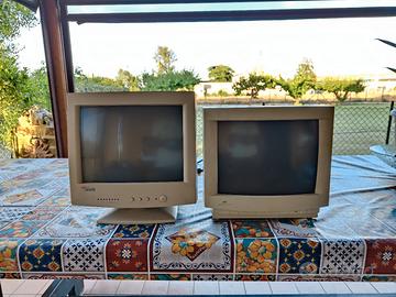 Lotto Monitor CRT 15" e 14" per Pezzi di Ricambio 