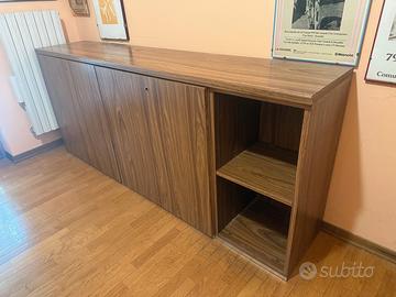 Scrivania e mobile abbinato