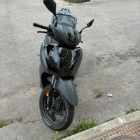 SH 125 2022 grigio sport