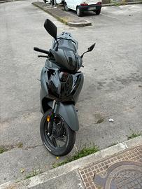 SH 125 2022 grigio sport