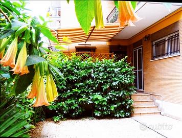 Ostia in pieno centro casa vacanze p.auto giardino