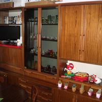 Salotto con vetrina+ tavolo + 6 sedie