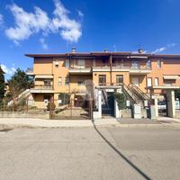 VILLA A SCHIERA A CREMONA