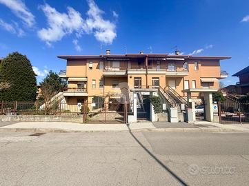 VILLA A SCHIERA A CREMONA