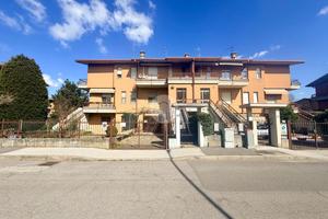 VILLA A SCHIERA A CREMONA